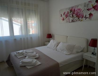 apartments SOLARIS, APARTMENTS SOLARIS, private accommodation in city Budva, Montenegro - 20220807_111242